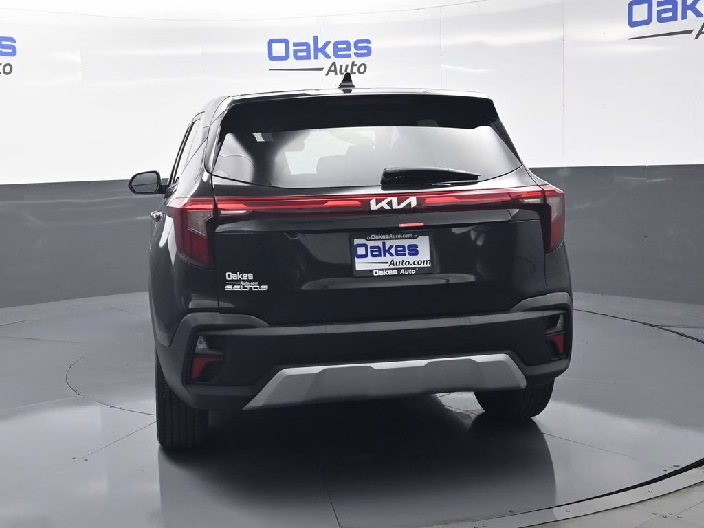 2026 Fusion Black Kia Seltos LX FWD SUV