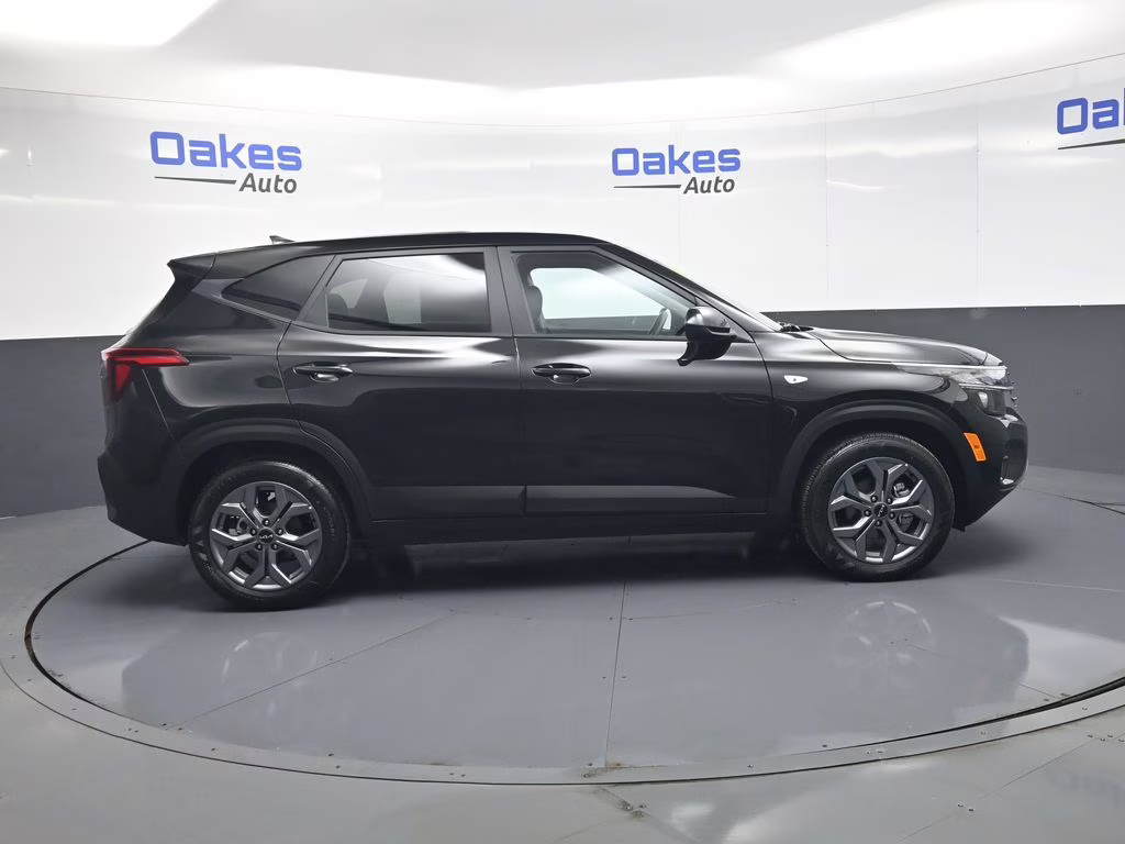 2026 Fusion Black Kia Seltos LX FWD SUV