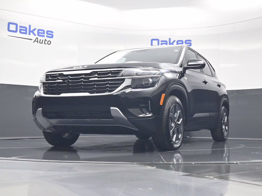 2026 Fusion Black Kia Seltos LX FWD SUV