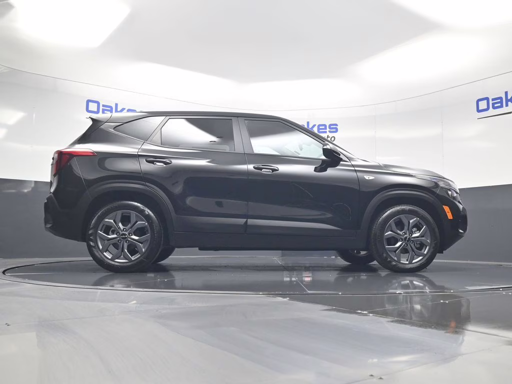 2026 Fusion Black Kia Seltos LX FWD SUV