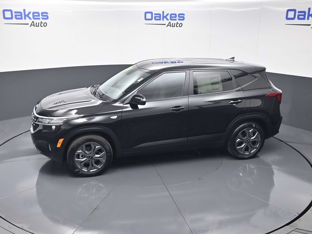 2026 Fusion Black Kia Seltos LX FWD SUV