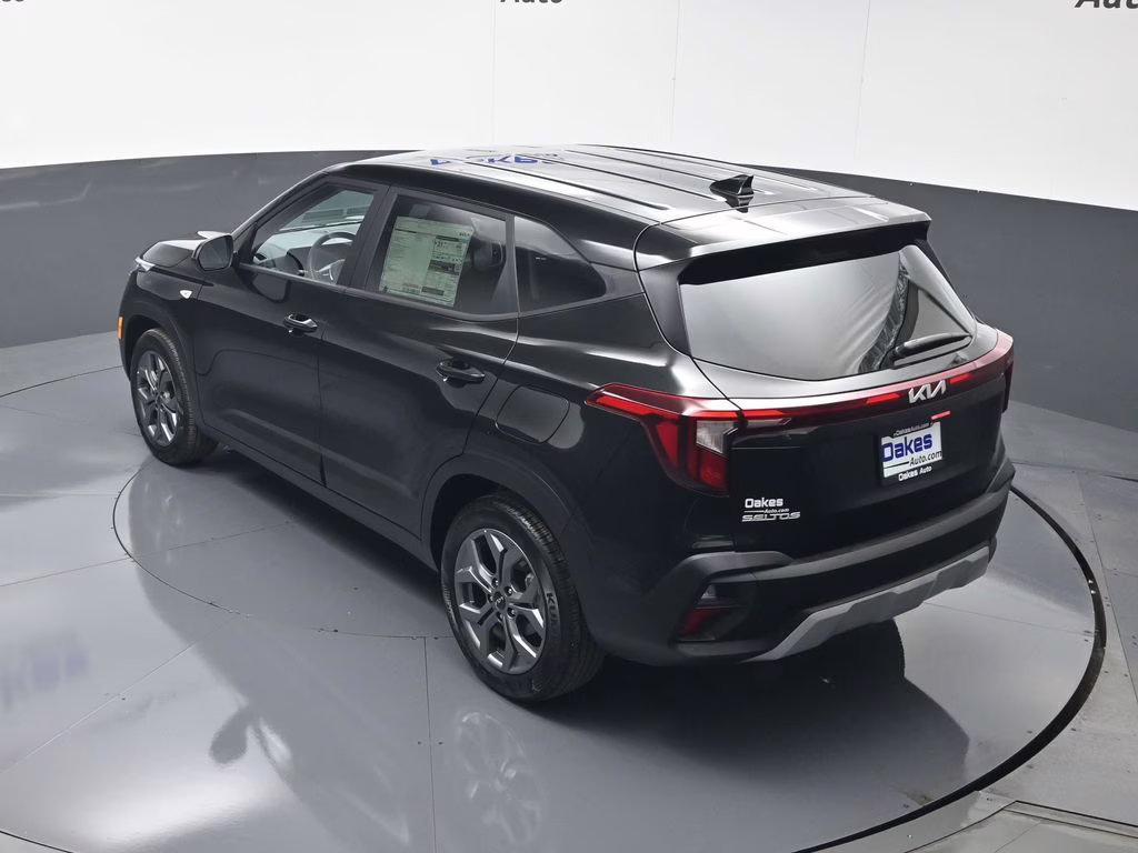 2026 Fusion Black Kia Seltos LX FWD SUV