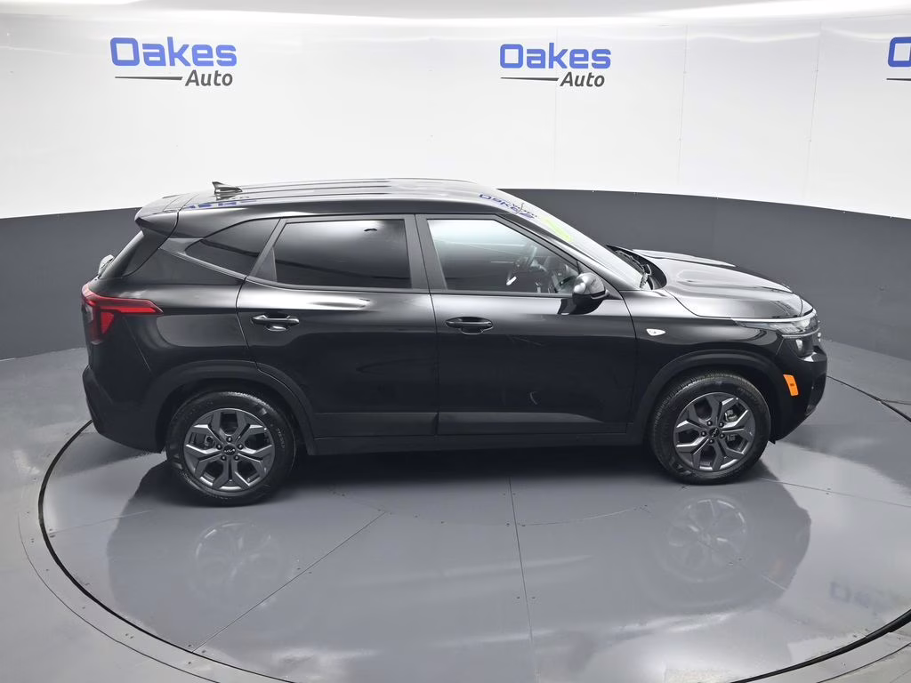 2026 Fusion Black Kia Seltos LX FWD SUV