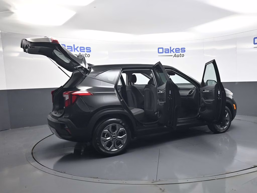 2026 Fusion Black Kia Seltos LX FWD SUV
