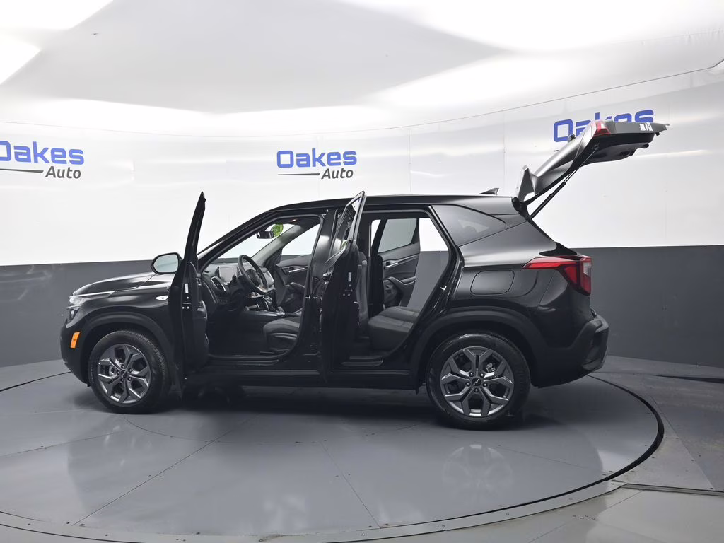 2026 Fusion Black Kia Seltos LX FWD SUV