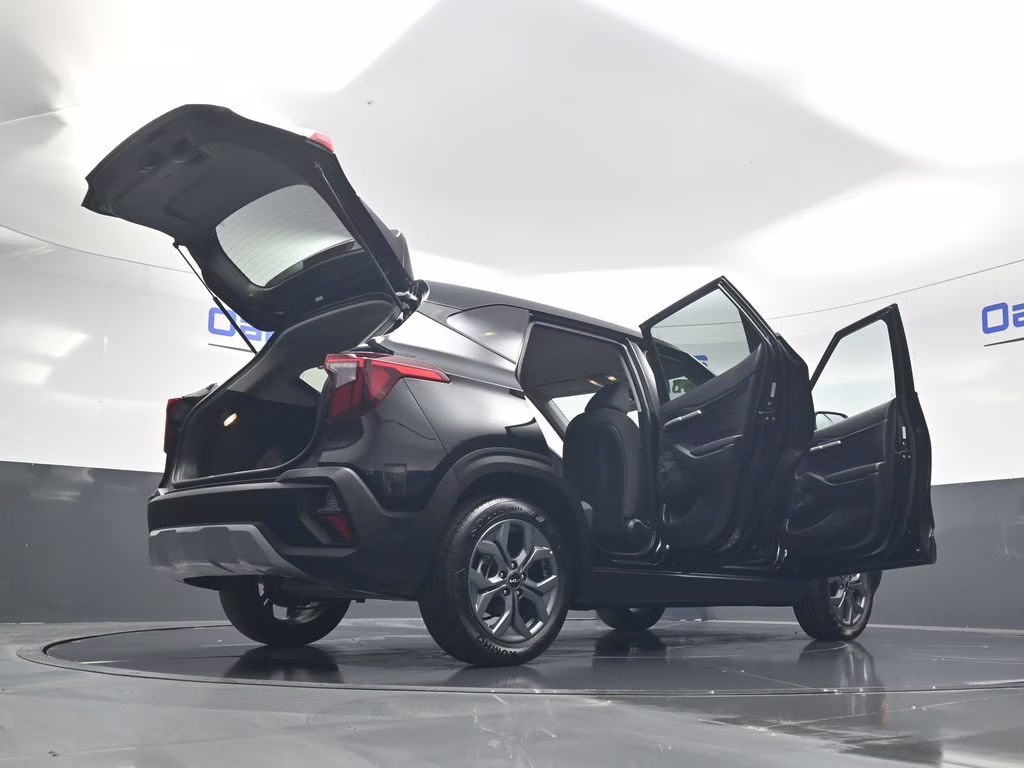 2026 Fusion Black Kia Seltos LX FWD SUV