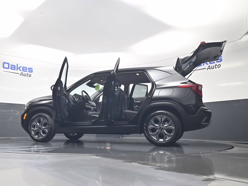 2026 Fusion Black Kia Seltos LX FWD SUV