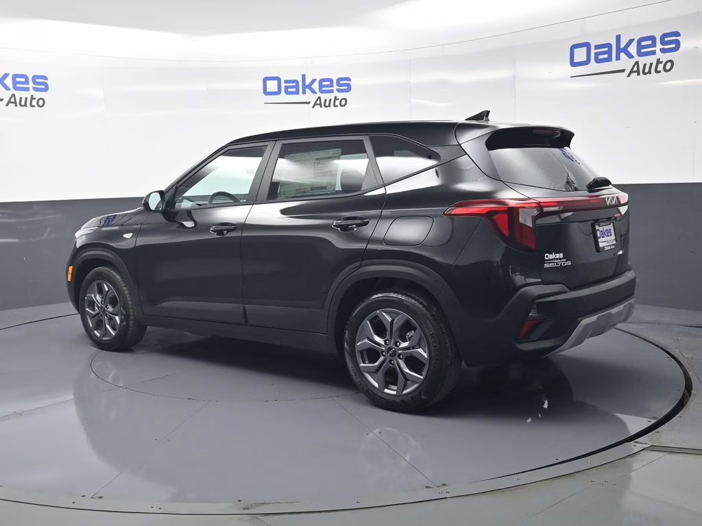 2026 Fusion Black Kia Seltos LX FWD SUV