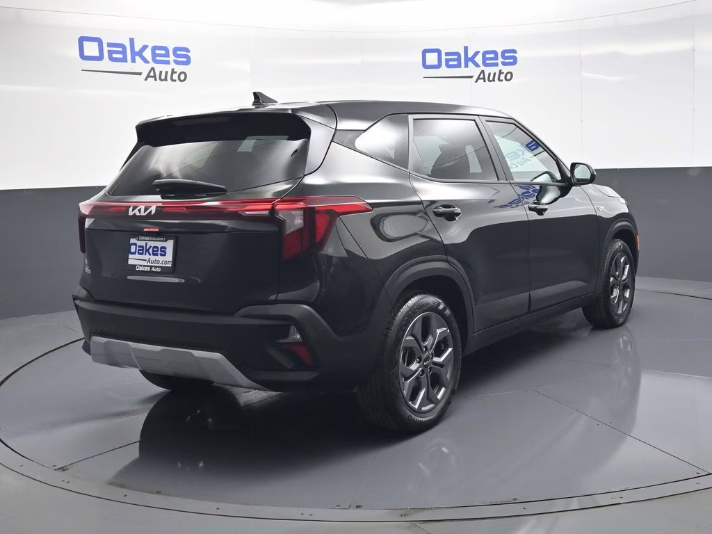 2026 Fusion Black Kia Seltos LX FWD SUV