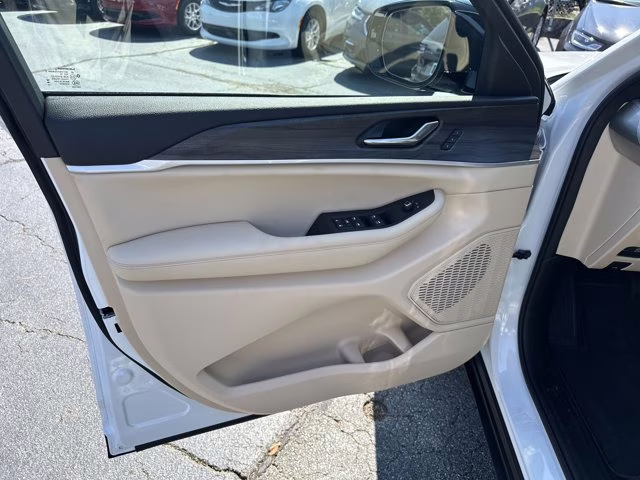 2025 Bright White Clearcoat Jeep Grand Cherokee L Limited 4X4 SUV