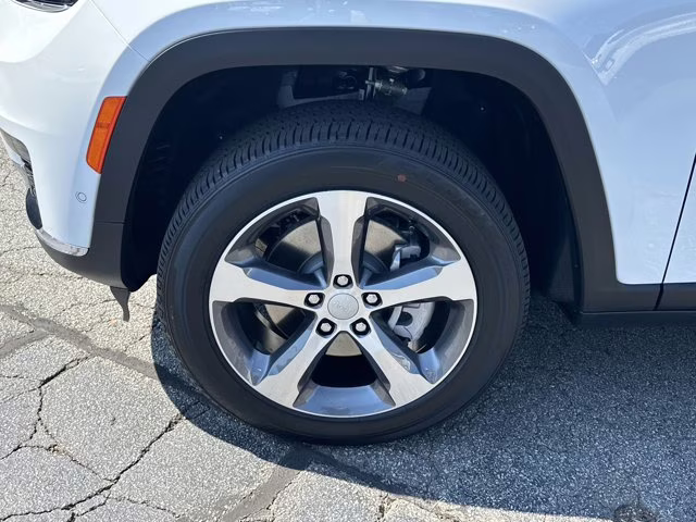 2025 Bright White Clearcoat Jeep Grand Cherokee L Limited 4X4 SUV