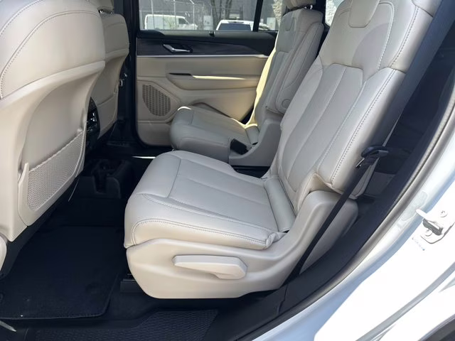 2025 Bright White Clearcoat Jeep Grand Cherokee L Limited 4X4 SUV