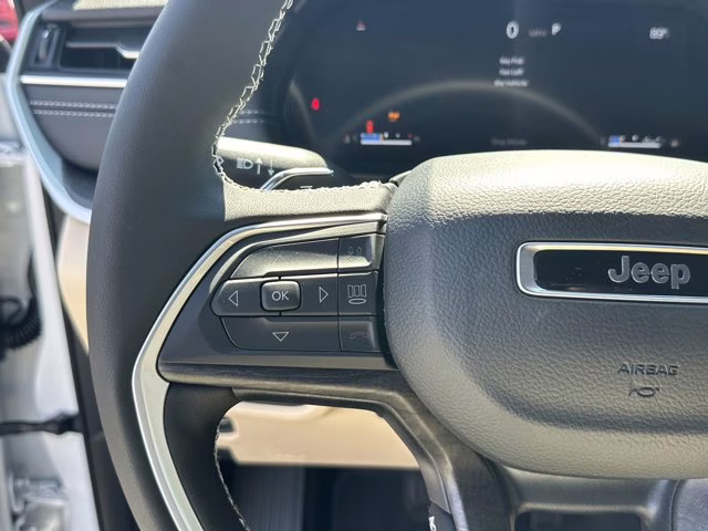 2025 Bright White Clearcoat Jeep Grand Cherokee L Limited 4X4 SUV