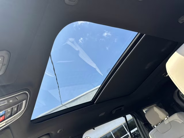 2025 Bright White Clearcoat Jeep Grand Cherokee L Limited 4X4 SUV