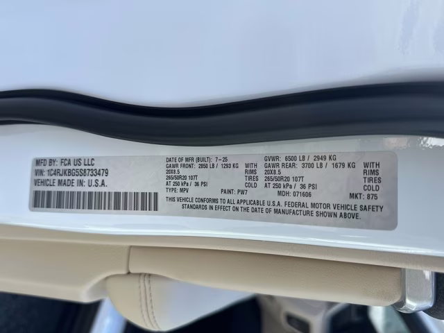 2025 Bright White Clearcoat Jeep Grand Cherokee L Limited 4X4 SUV