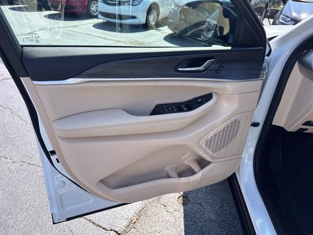 2025 Bright White Clearcoat Jeep Grand Cherokee L Limited 4X4 SUV