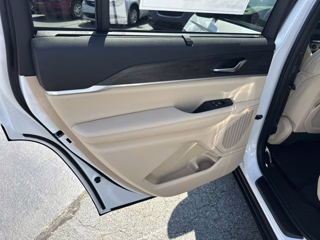 2025 Bright White Clearcoat Jeep Grand Cherokee L Limited 4X4 SUV