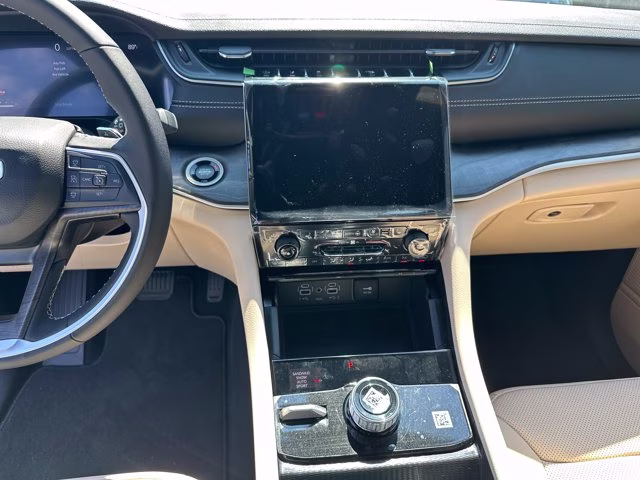 2025 Bright White Clearcoat Jeep Grand Cherokee L Limited 4X4 SUV