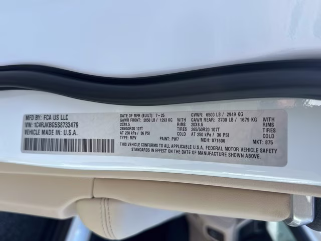 2025 Bright White Clearcoat Jeep Grand Cherokee L Limited 4X4 SUV