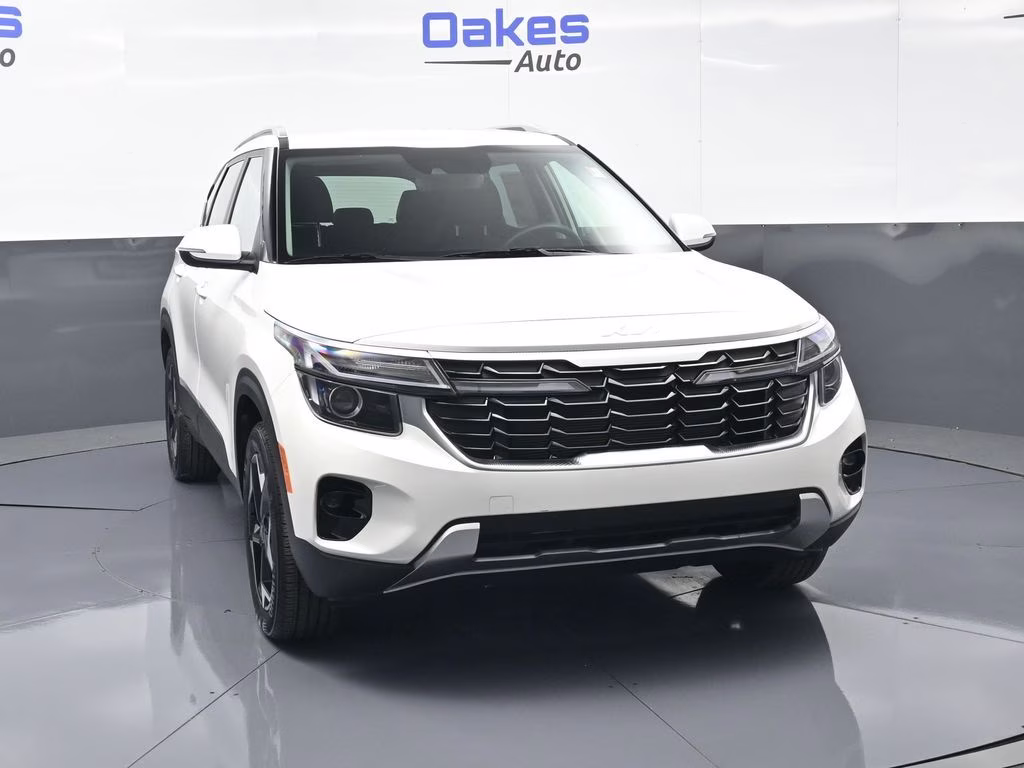 2026 Snow White Pearl Kia Seltos EX FWD SUV