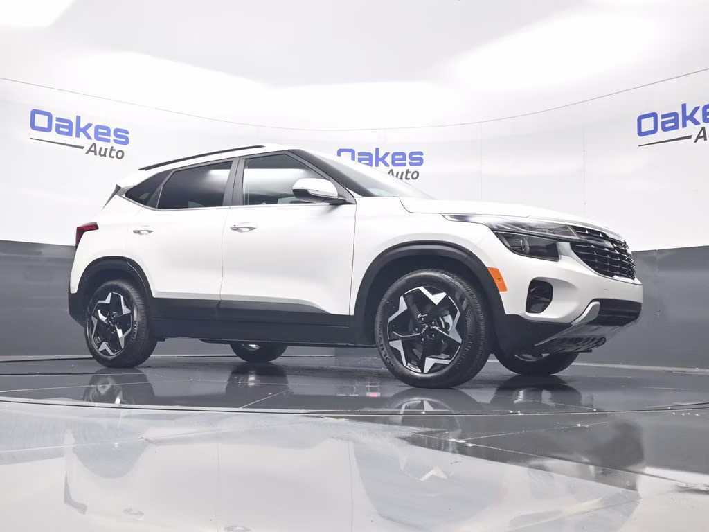 2026 Snow White Pearl Kia Seltos EX FWD SUV