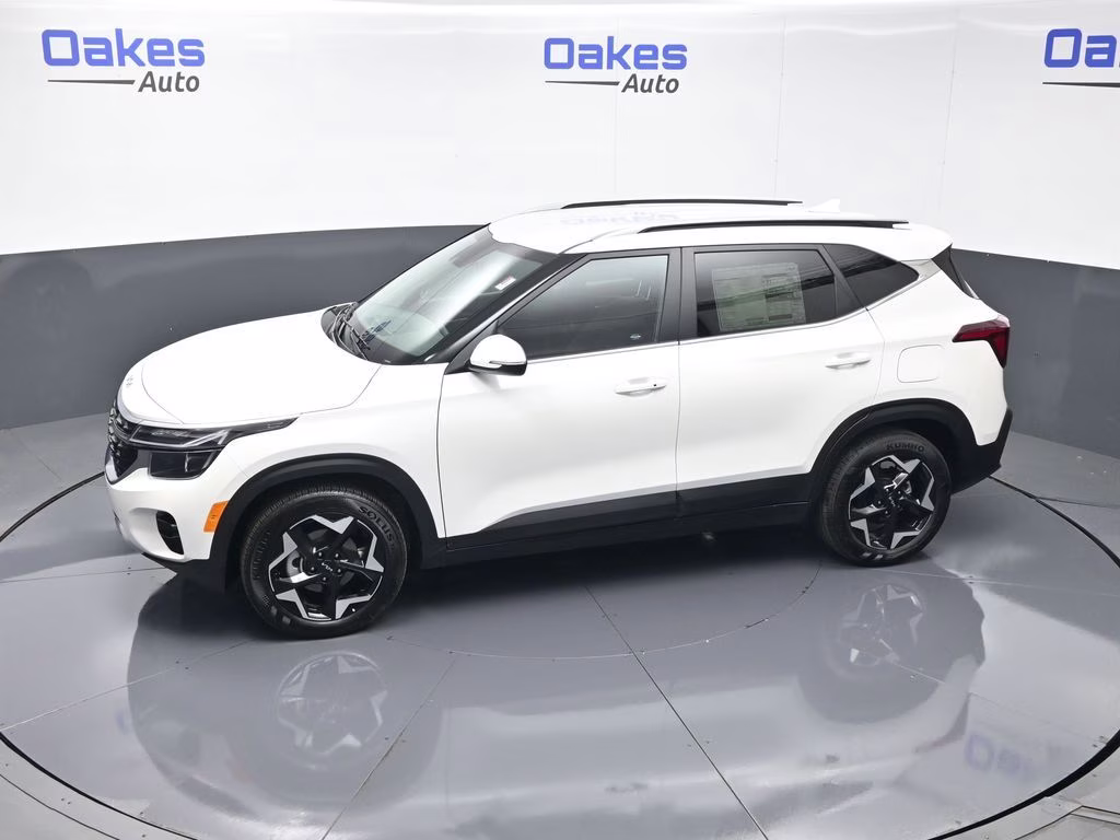 2026 Snow White Pearl Kia Seltos EX FWD SUV