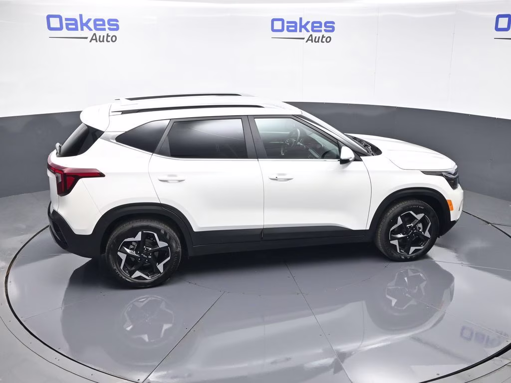 2026 Snow White Pearl Kia Seltos EX FWD SUV