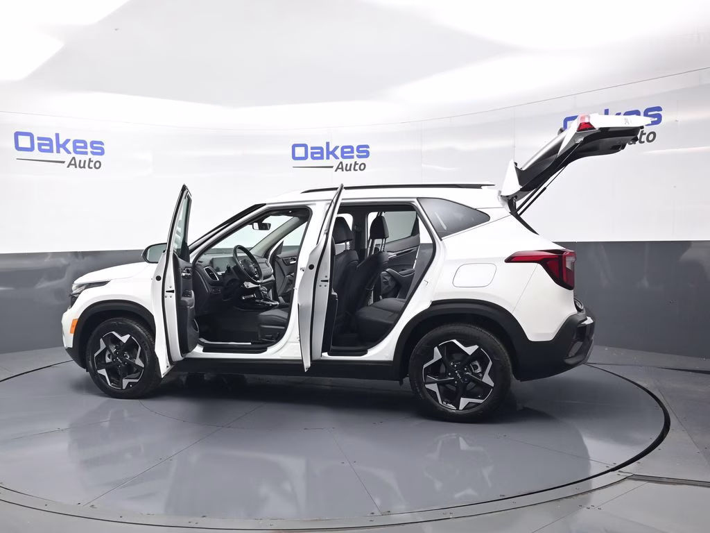 2026 Snow White Pearl Kia Seltos EX FWD SUV