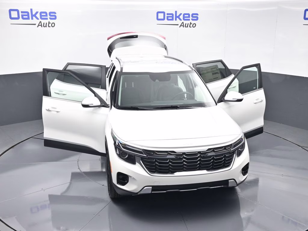 2026 Snow White Pearl Kia Seltos EX FWD SUV