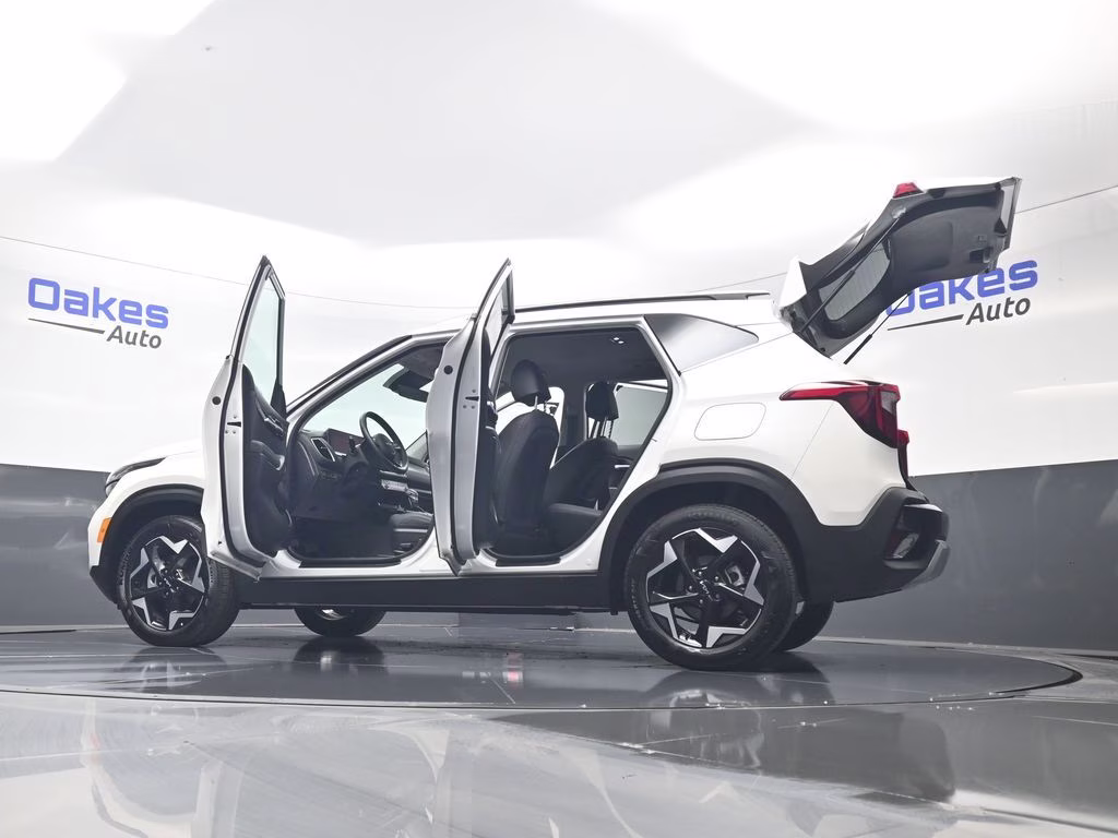 2026 Snow White Pearl Kia Seltos EX FWD SUV