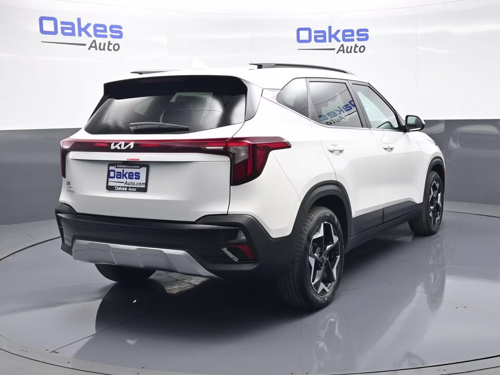 2026 Snow White Pearl Kia Seltos EX FWD SUV