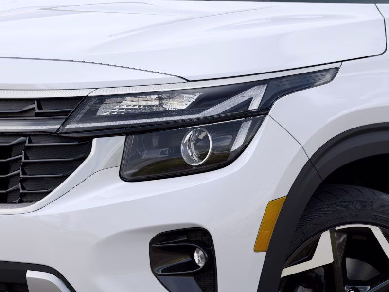 2026 Clear White/Black Roof Kia Seltos S FWD SUV