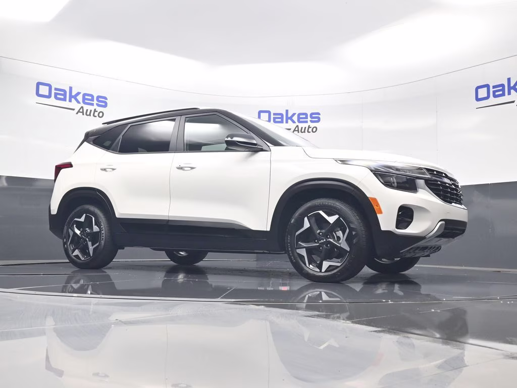 2026 Clear White/Black Roof Kia Seltos S FWD SUV