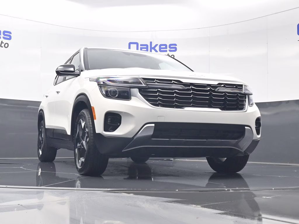 2026 Clear White/Black Roof Kia Seltos S FWD SUV