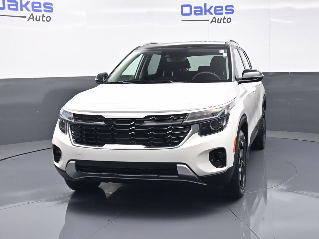 2026 Clear White/Black Roof Kia Seltos S FWD SUV