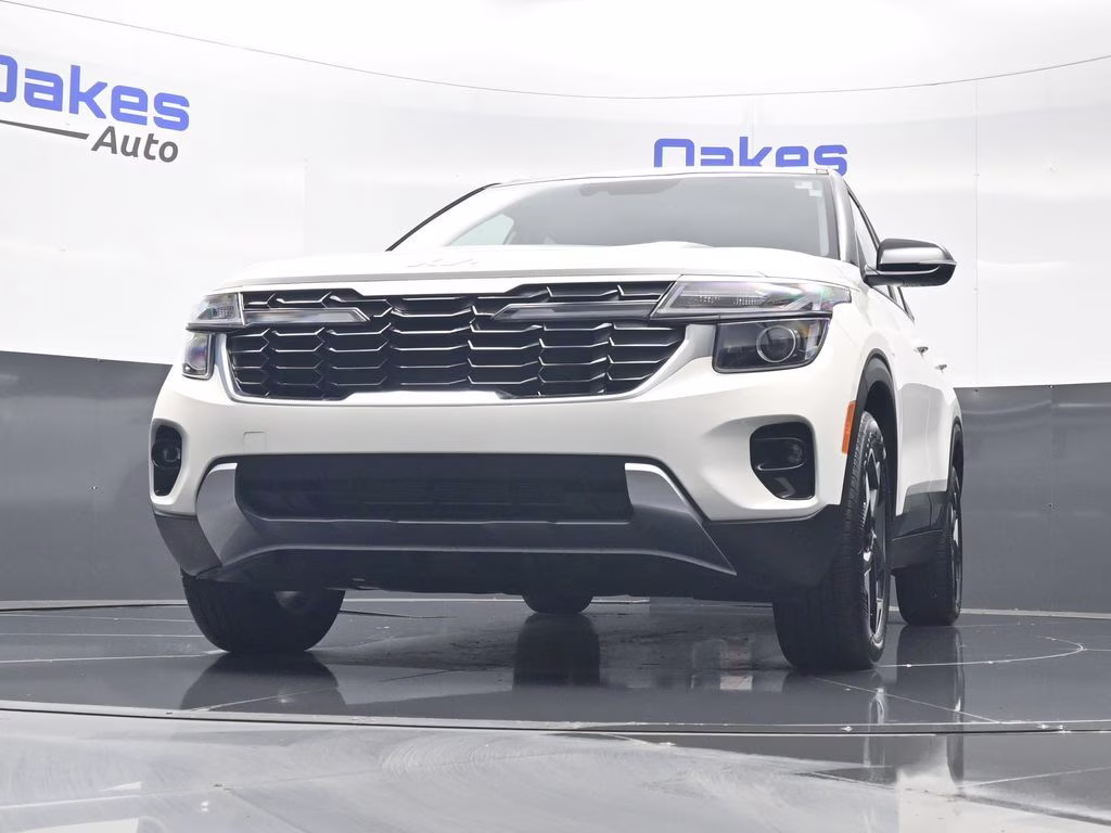 2026 Clear White/Black Roof Kia Seltos S FWD SUV