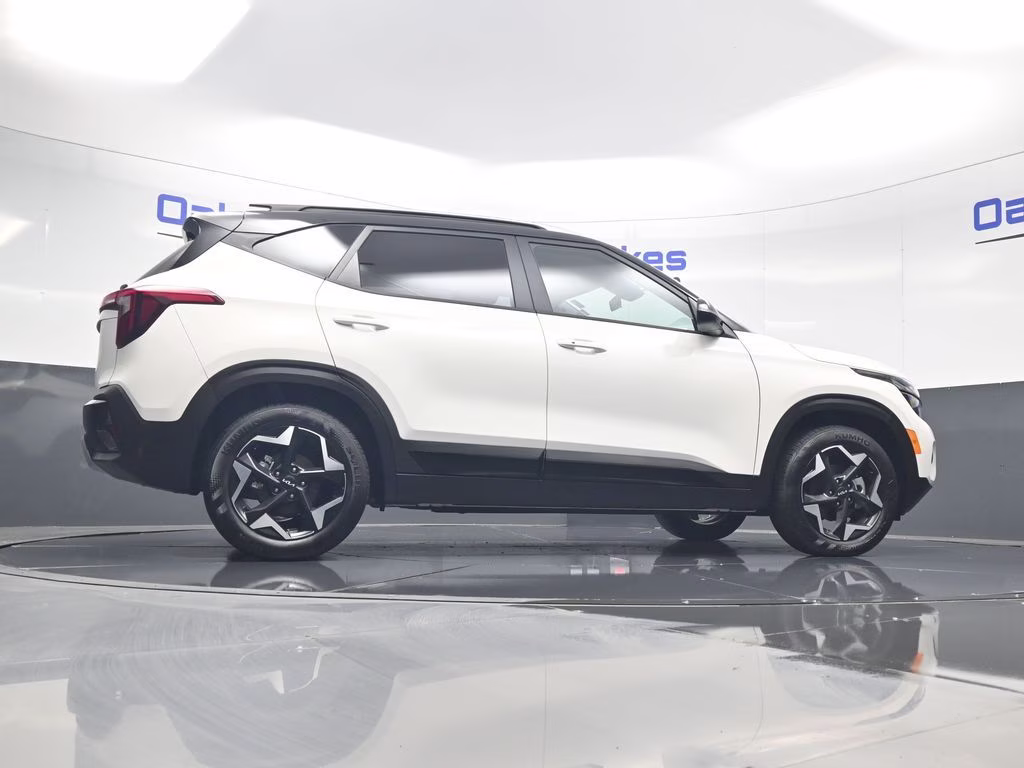 2026 Clear White/Black Roof Kia Seltos S FWD SUV
