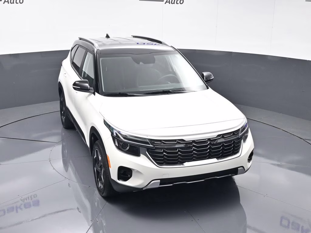 2026 Clear White/Black Roof Kia Seltos S FWD SUV