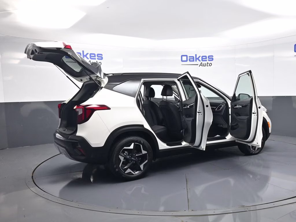 2026 Clear White/Black Roof Kia Seltos S FWD SUV