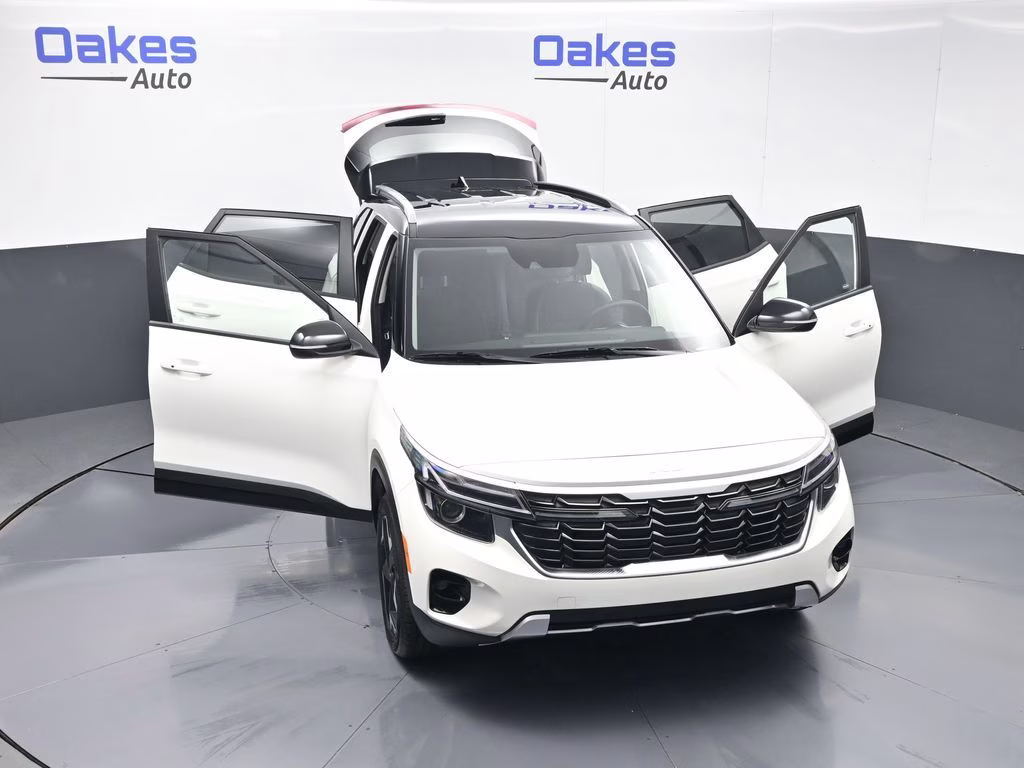2026 Clear White/Black Roof Kia Seltos S FWD SUV