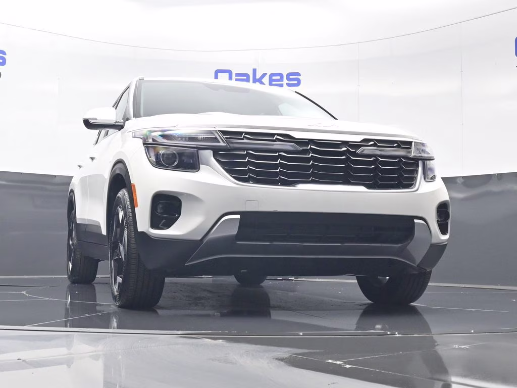 2026 Snow White Pearl Kia Seltos EX FWD SUV