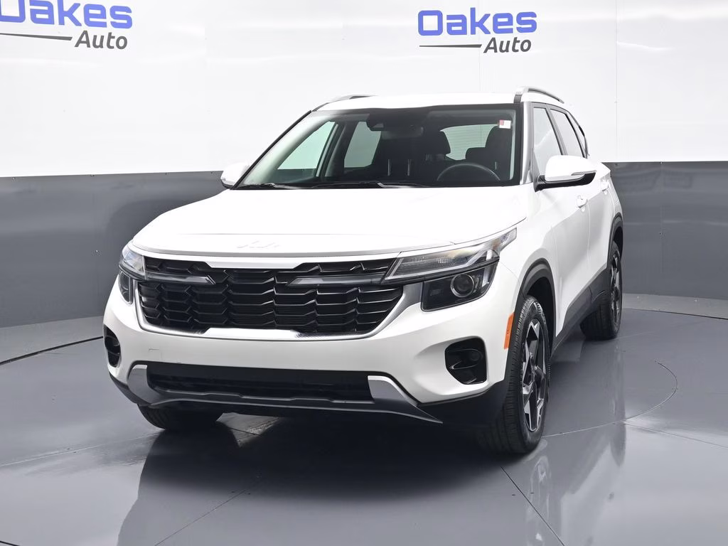 2026 Snow White Pearl Kia Seltos EX FWD SUV