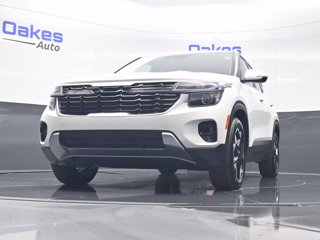 2026 Snow White Pearl Kia Seltos EX FWD SUV