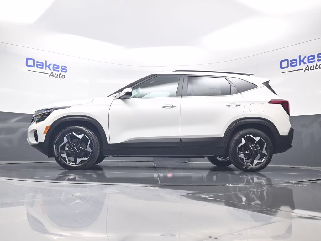 2026 Snow White Pearl Kia Seltos EX FWD SUV