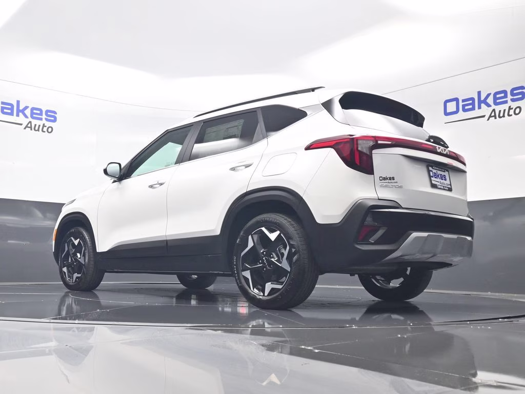 2026 Snow White Pearl Kia Seltos EX FWD SUV