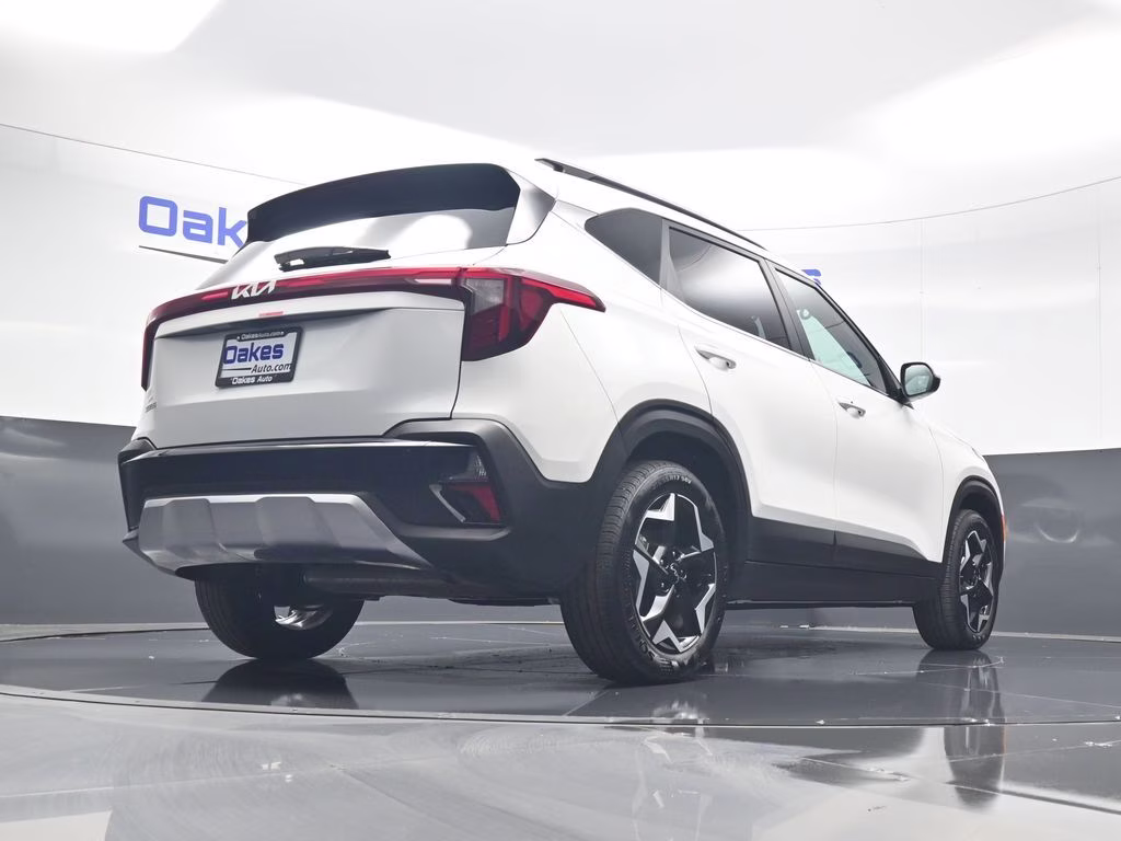 2026 Snow White Pearl Kia Seltos EX FWD SUV