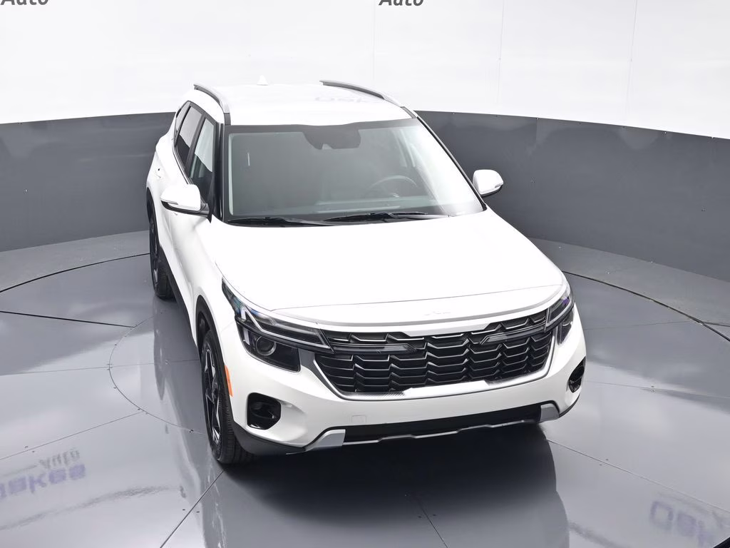 2026 Snow White Pearl Kia Seltos EX FWD SUV