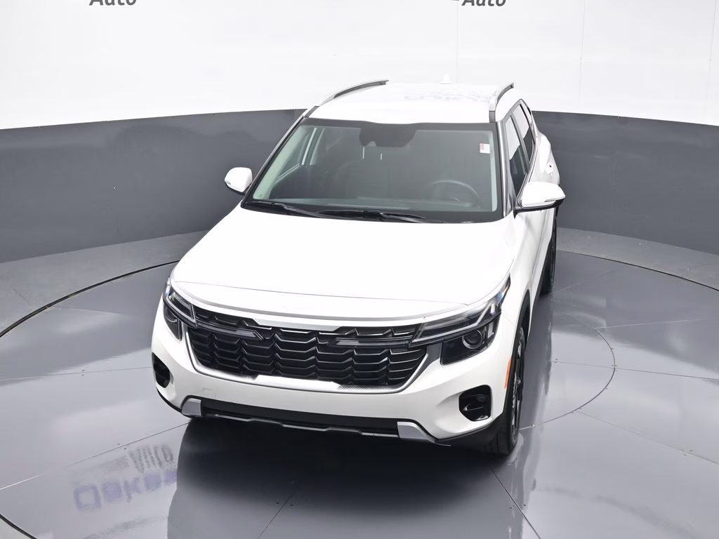 2026 Snow White Pearl Kia Seltos EX FWD SUV