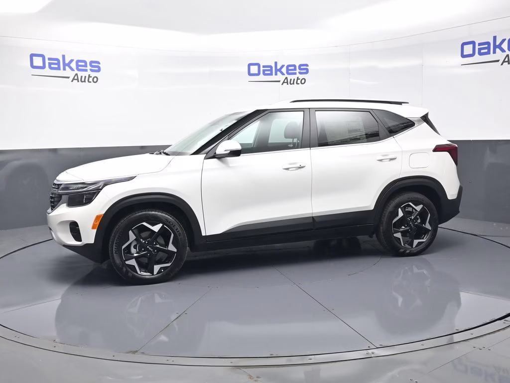 2026 Snow White Pearl Kia Seltos EX FWD SUV