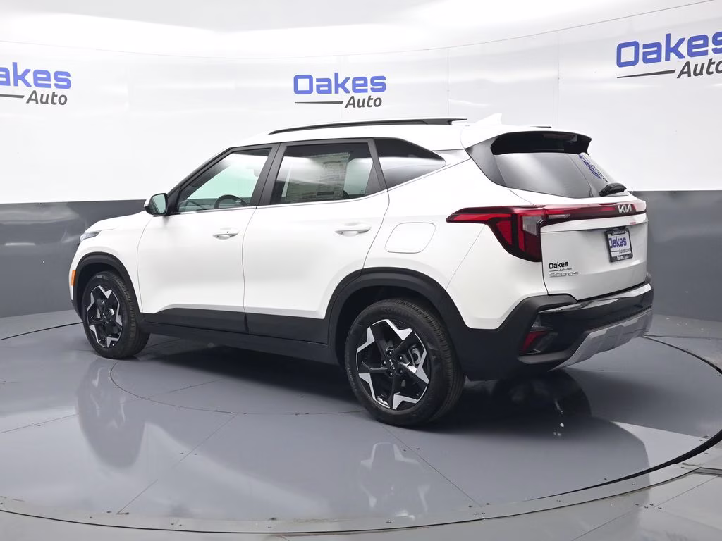 2026 Snow White Pearl Kia Seltos EX FWD SUV